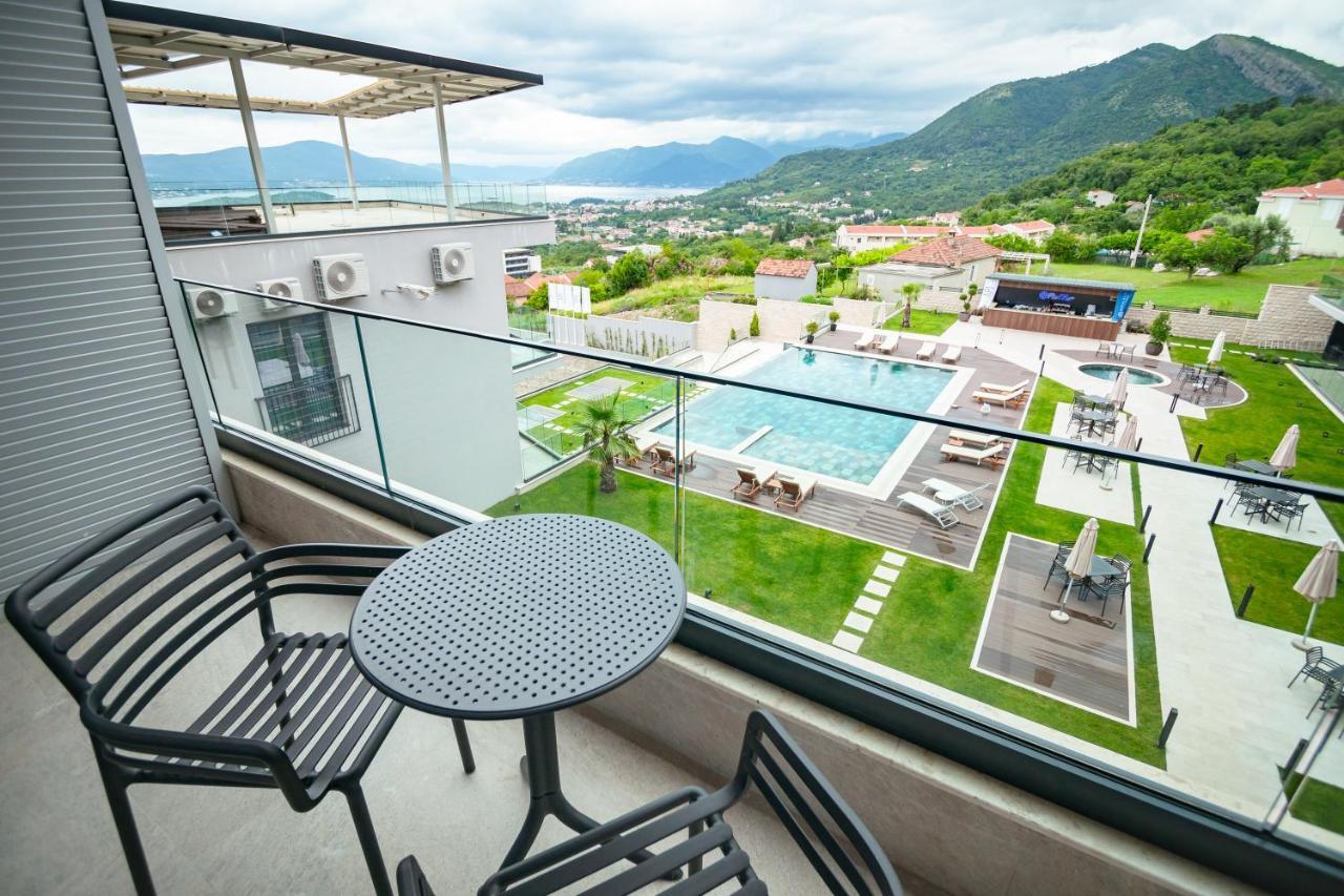 Royal Blue Resort & Residences Tivat Bagian luar foto