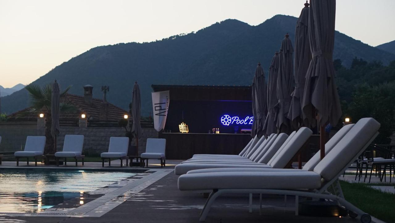 Royal Blue Resort & Residences Tivat Bagian luar foto